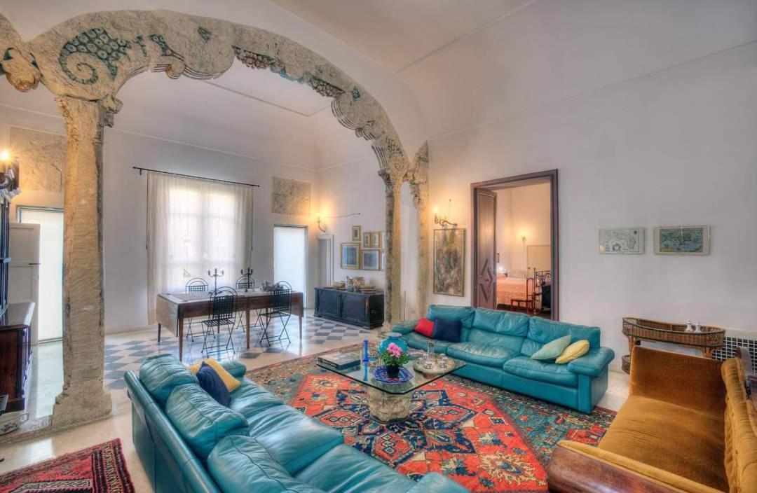 Massa House Bed & Breakfast Лече Стая снимка