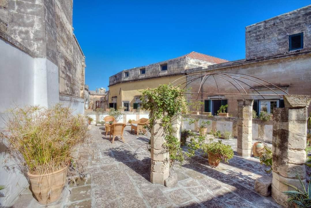 Massa House Bed & Breakfast Лече Стая снимка